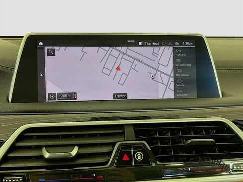 Used 2022 BMW 750i xDrive w/ M Sport Package image 18