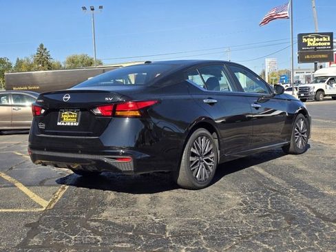 Used 2024 Nissan Altima 2.5 SV image 7