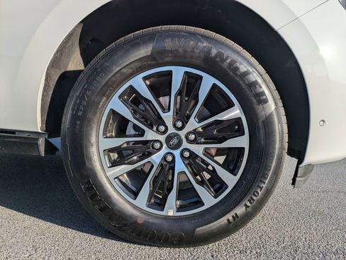 Certified 2025 Ford Expedition Max Platinum image 12