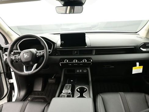Used 2025 Honda Pilot Touring image 24