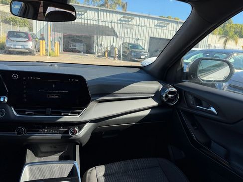 Used 2025 Chevrolet Equinox LT image 34