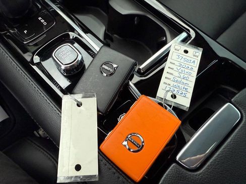 Used 2022 Volvo S60 T8 R-Design Expression w/ Advanced Package AWD/4WD image 23