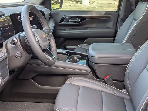 New 2026 Chevrolet Suburban Premier RWD image 18