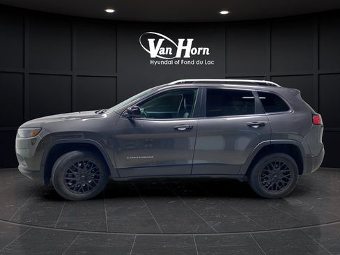 Used 2019 Jeep Cherokee Latitude Plus w/ Cold Weather Group AWD/4WD image 4