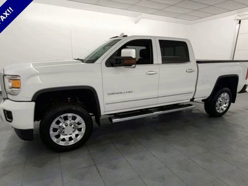 Used 2017 GMC Sierra 2500 Denali w/ Suspension Package, Off-Road image 4