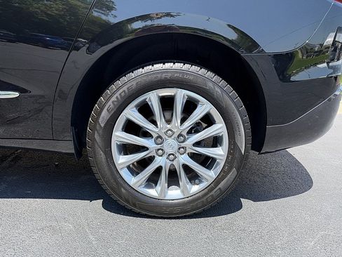 Used 2018 Buick Enclave Premium w/ Experience Buick Package FWD image 10