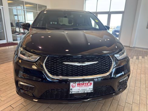 New 2026 Chrysler Pacifica Select AWD/4WD image 2