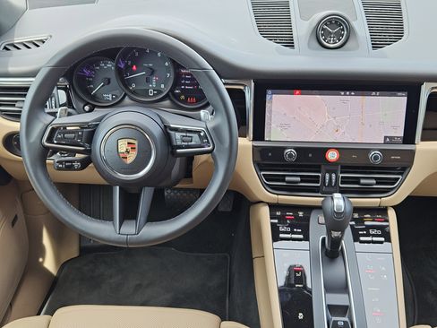Certified 2026 Porsche Macan image 25