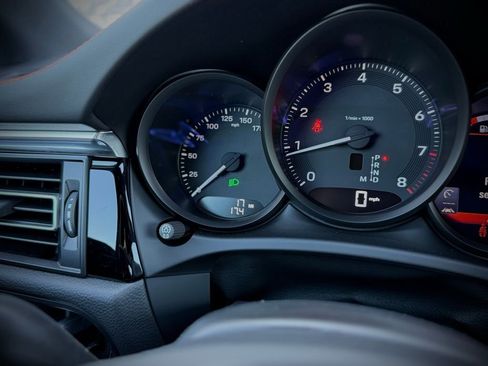 New 2025 Porsche Macan AWD/4WD image 25