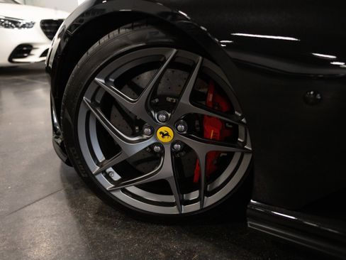 Used 2019 Ferrari 812 Superfast RWD image 13