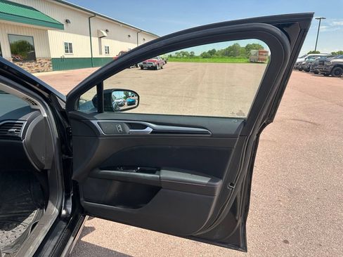 Used 2016 Ford Fusion SE w/ Equipment Group 201A AWD/4WD image 28