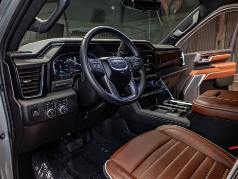 Used 2025 GMC Sierra 2500 Denali Ultimate w/ Max Trailering Package image 12