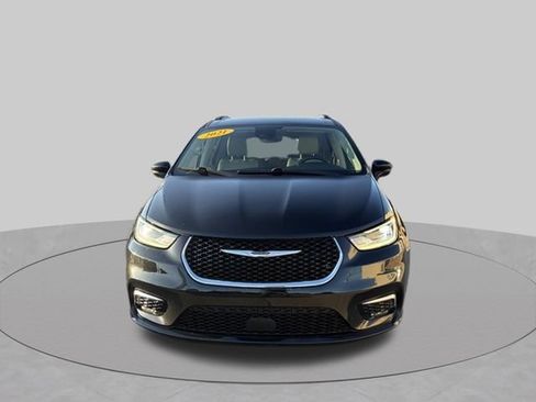 Used 2021 Chrysler Pacifica Touring-L FWD image 2