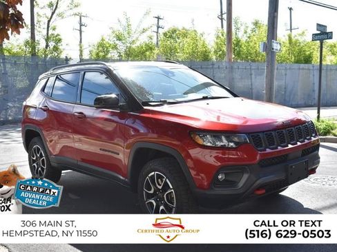 Used 2025 Jeep Compass Trailhawk AWD/4WD image 4