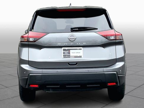 Used 2025 Nissan Rogue SV image 5
