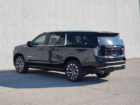 New 2026 Chevrolet Suburban High Country image 3