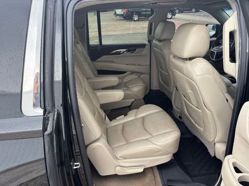 Used 2018 Cadillac Escalade ESV Luxury AWD/4WD image 14