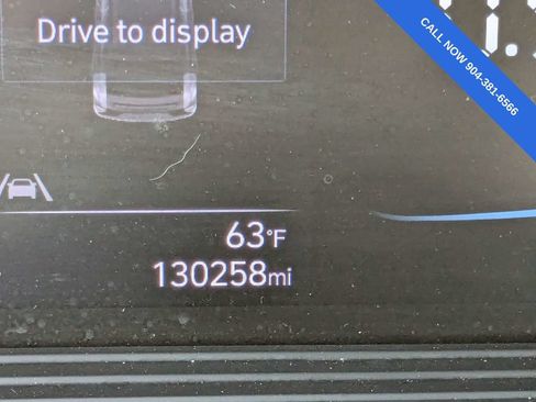 Used 2023 Hyundai Venue Limited FWD image 32