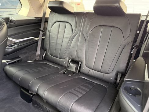 Used 2020 BMW X7 xDrive40i w/ Premium Package AWD/4WD image 11