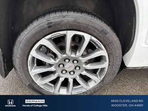 Used 2023 GMC Acadia Denali w/ Denali Technology Package image 5