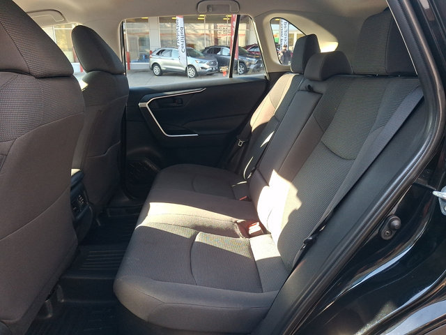 Used 2021 Toyota RAV4 LE AWD/4WD image 10