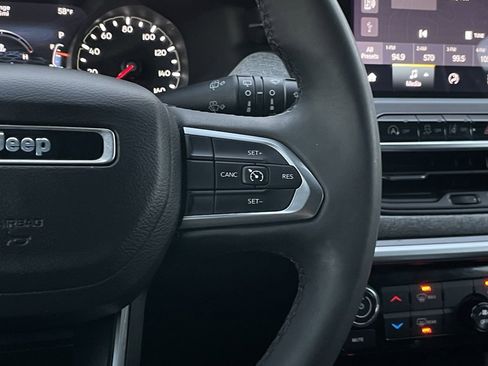 Used 2024 Jeep Compass Latitude image 14