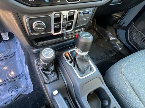 Used 2025 Jeep Wrangler Backcountry image 28