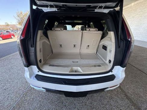 Certified 2022 Cadillac Escalade Premium Luxury AWD/4WD image 27