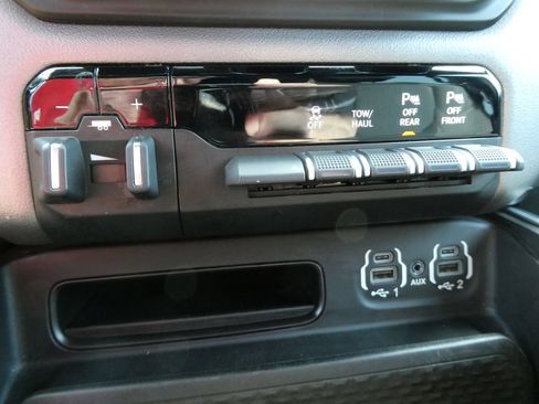 Used 2020 RAM 1500 Big Horn AWD/4WD image 26