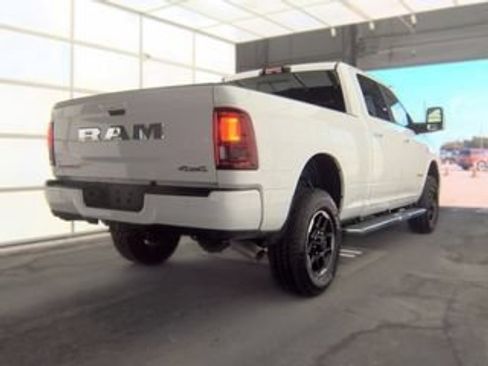 Used 2025 RAM 2500 Laramie AWD/4WD image 2
