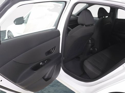 New 2025 Hyundai Elantra Blue image 30