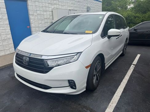 Used 2024 Honda Odyssey Touring image 3
