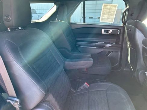 Used 2020 Ford Explorer XLT image 38