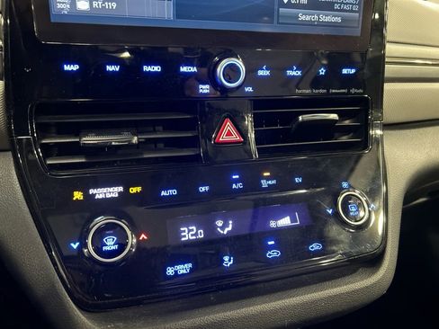 Used 2020 Hyundai Ioniq Limited image 18