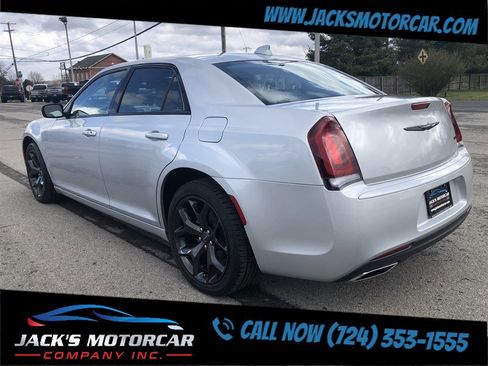 Used 2022 Chrysler 300 Touring w/ Sport Appearance Package image 3