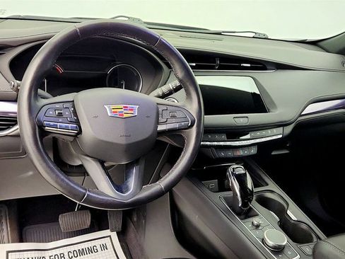 Used 2023 Cadillac XT4 Luxury w/ Cold Weather Package AWD/4WD image 13