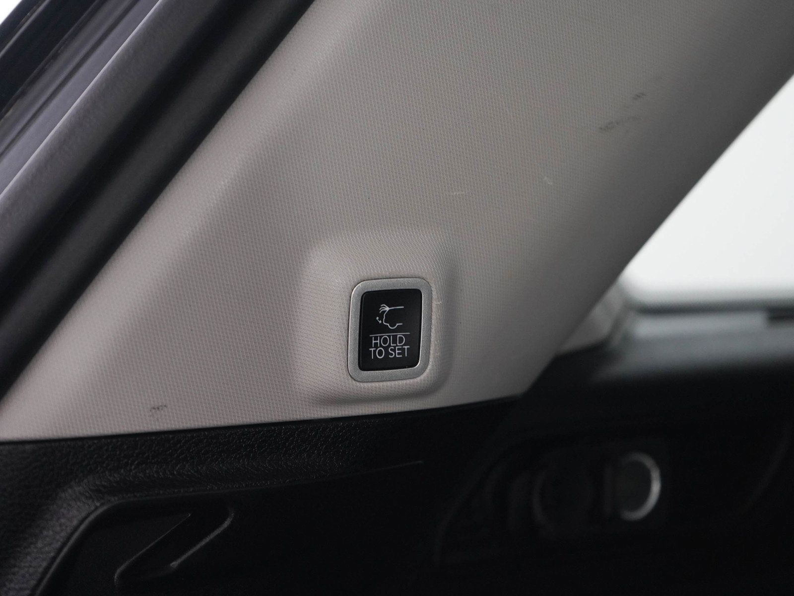 Used 2023 Jeep Grand Cherokee Limited AWD/4WD image 18