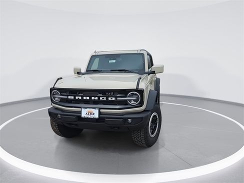 New 2025 Ford Bronco Outer Banks w/ Sasquatch Package image 3