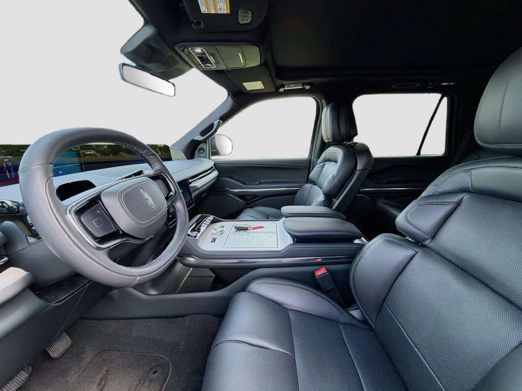 New 2027 Lincoln Navigator Reserve w/ Jet Appearance Package AWD/4WD image 24