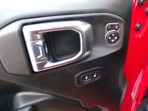 Used 2021 Jeep Wrangler Unlimited Rubicon w/ Cold Weather Group image 12