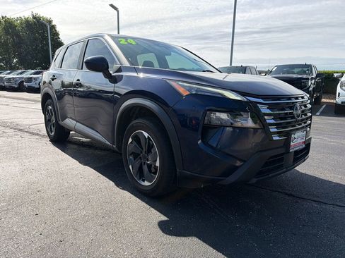 Used 2024 Nissan Rogue SV AWD/4WD image 3