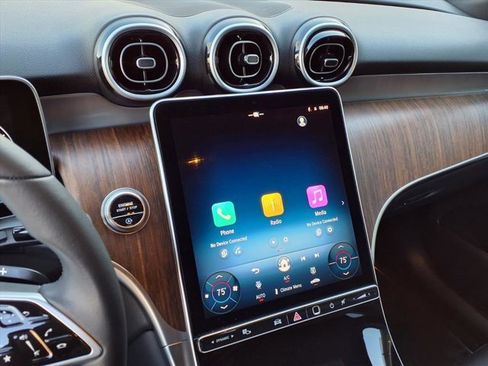 Used 2025 Mercedes-Benz GLC 300 image 5