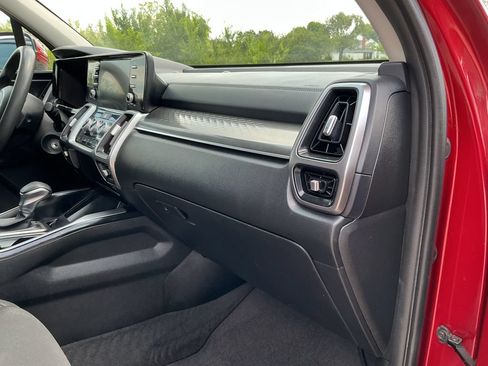 Used 2023 Kia Sorento LX FWD image 30