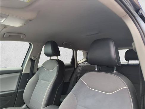 Used 2023 Volkswagen Taos SE FWD image 12