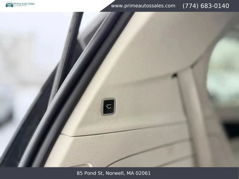 Used 2021 Chrysler Pacifica Touring-L FWD image 23