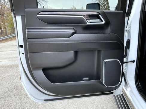 Used 2025 Chevrolet Silverado 2500 LTZ w/ LTZ Plus Package image 23