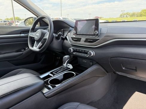 Used 2023 Nissan Altima 2.5 SV image 9