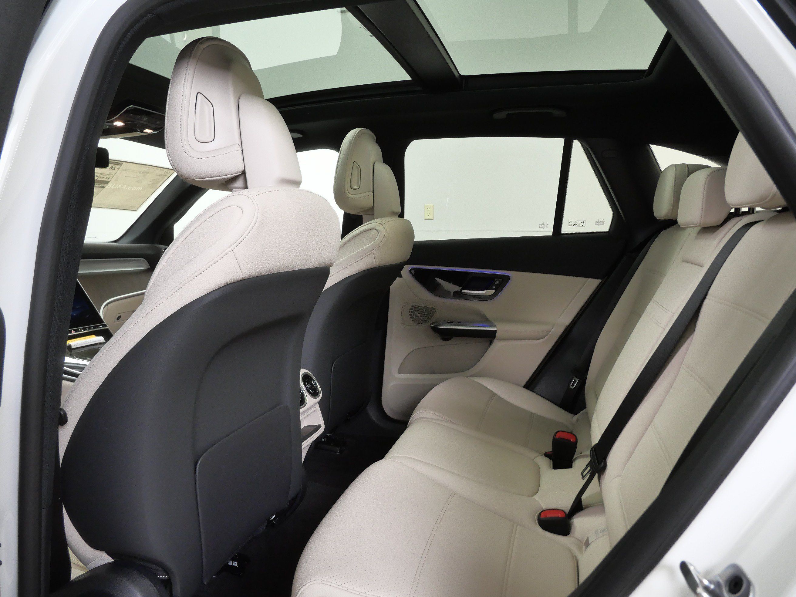 New 2026 Mercedes-Benz GLC 300 4MATIC image 9