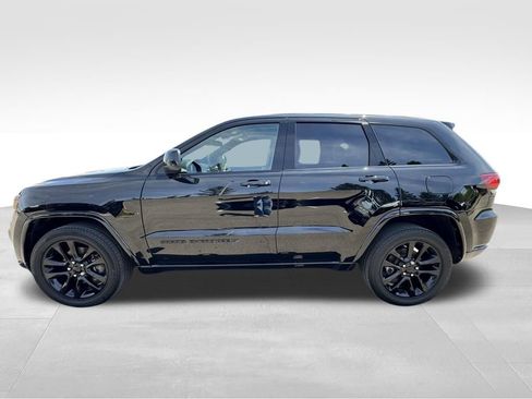 Used 2022 Jeep Grand Cherokee Altitude AWD/4WD image 11