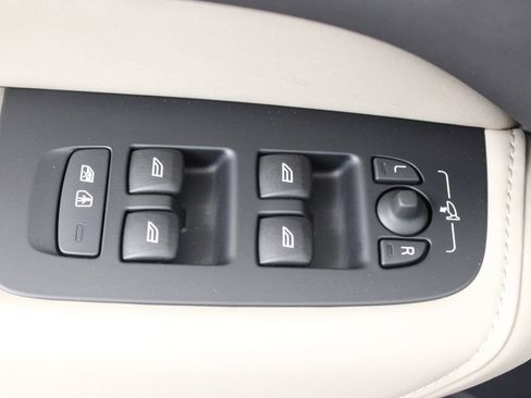 New 2026 Volvo XC60 B5 Plus w/ Protection Package Premier AWD/4WD image 18